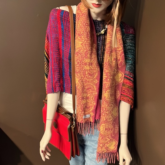 ✨FLASH SALE✨Amicale Cashmere Scarf Pink Yellow Gold Reversible Heart Patterns - Picture 2 of 8